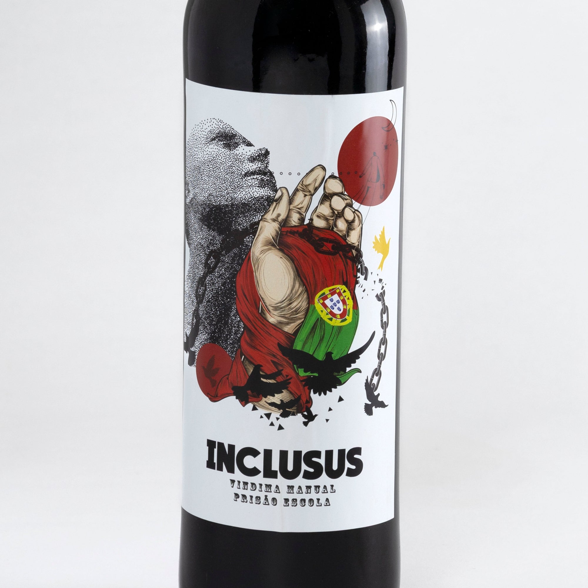 Inclusus Tinto 2024 — Aragonez & Castelão. Vinho rubi, aromas florais e frutos silvestres, taninos suaves.